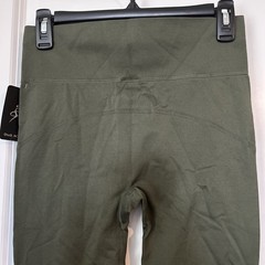 O To 5 NWT Active Leggings Size L/XL Seamless Waistband Green/Black