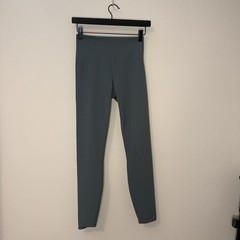 Vuori Daily Leggings Women’s Size Small Gray/Green Defect YT-1087