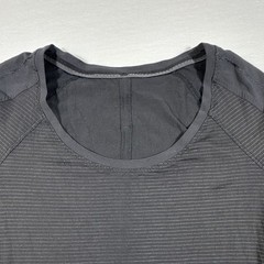 lululemon Women’s Black/Gray Striped Scoop Neck Stretch Tee 15 PTP Size Small