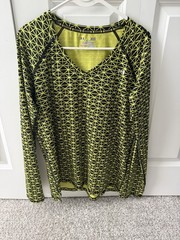 Women’s Under Armour Long Sleeved Heat Gear Lightweight Shirt Size L
