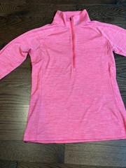 Women’s Under Armour Size SM Bright Pink Lightweight Heat Gear 1/2 Zip Mock Neck