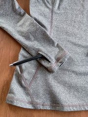 Layer 8 Women’s Gray Long Sleeve Activewear Top Thumb Holes Sz Small