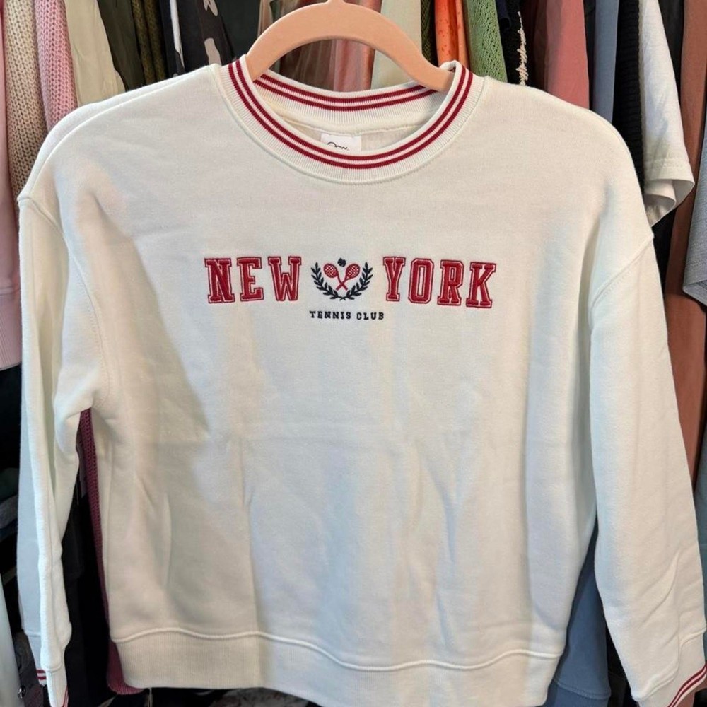 Childrens size s 6/7 white