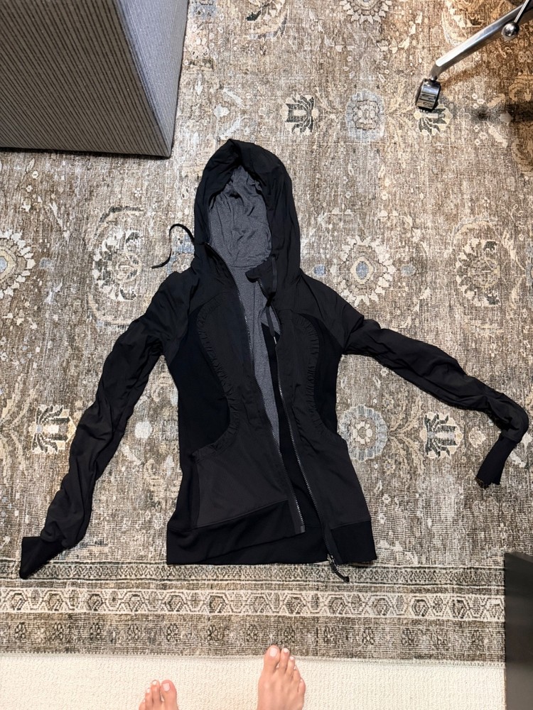 Lululemon Women’s Size 4 Black Grey REVERSIBLE Dance Studio Jacket III hoodie