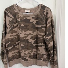 Universal Thread Camo Sweatshirt Size L cabincore gorpcore streetwear