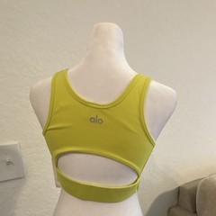 ALO Women’s Yellow Wireless Pullover Sports Bra Solid Logo, S