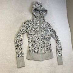 Lululemon After Asana Hoodie Not So Petite Fleur Silver Spoon Sz 4 Grey Floral