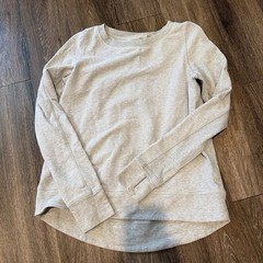 Lululemon Yogi Everyday Crew Sweatshirt Gray Pleated Back Thumbholes Size 8 EUC