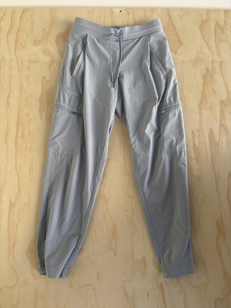 Athleta Go Far Travel Pants Womens 4 Gray Jogger Elastic Waist Zip Pockets