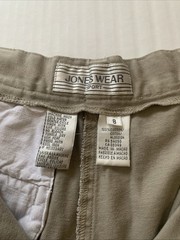Women’s Size8 Khaki Shorts. Jones Wear Cotton, Machine Wash ,3 Pockets