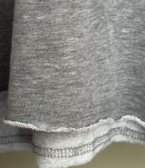 Honey Punch Gold Star Crop Embroidered Woman Cropped Sweatshirt Gray Raw Edge