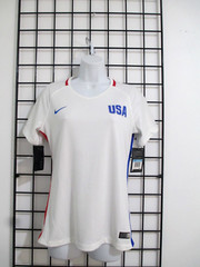 “NEW” NIKE / ORG $90 🌸 SIZE MEDIUM==USA / RED WHITE BLUE SILVER / DRI-FIT TOP