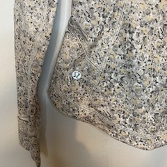 Lululemon First Release Forme II Jacket Petit Fleur Silver Spoon Size 4