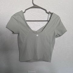 Lululemon S Gray Cropped V-Neck Short Sleeve Stretch Slim Fit Yoga T-Shirt size4