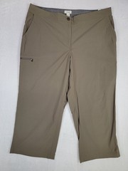 L.L.Bean Women’s Trail Shorts Capri Pants Size 16 REG Khaki Camping Classic