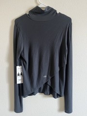 NWT Alo Yoga Embrace Long Sleeve Turtleneck Top Solid Dark Gray Women’s M W3496R