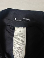 Under Armor Black Crop Leggings Size M ” Womens Back Zip Pocket