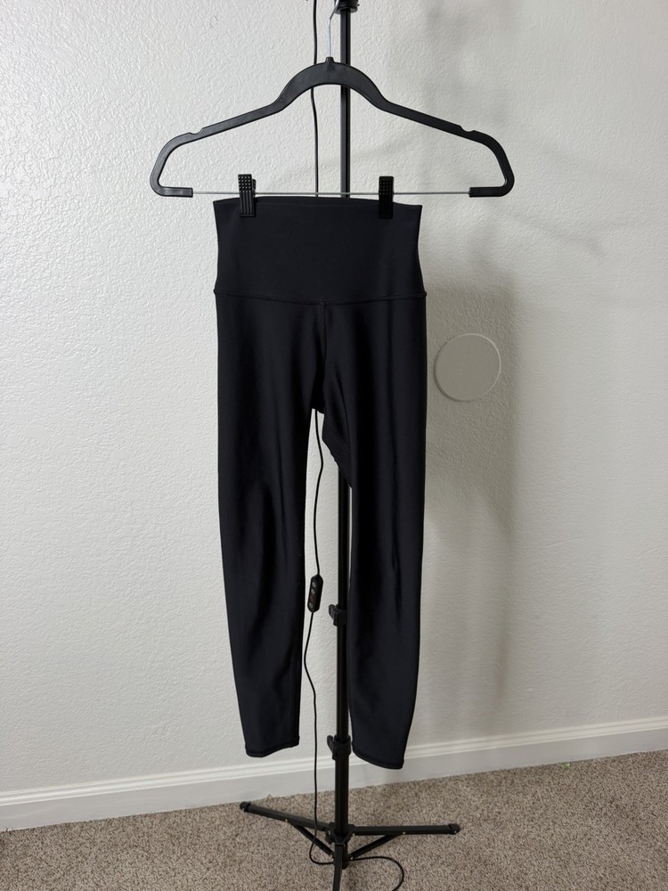 Alo Yoga High-Waist Airlift Leggings in black Size Small