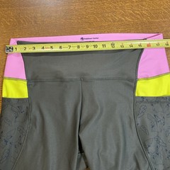 POKÉMON CENTER Colorblock Pikachu Graphic Leggings Cropped Athleisure Sz 2XL