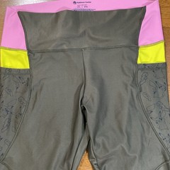 POKÉMON CENTER Colorblock Pikachu Graphic Leggings Cropped Athleisure Sz 2XL