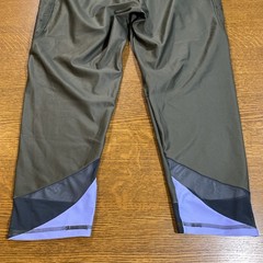 POKÉMON CENTER Colorblock Pikachu Graphic Leggings Cropped Athleisure Sz 2XL