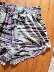 Lululemon Women’s Gray/Green/Black Abstract Shorts Elastic Waist