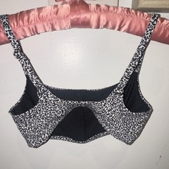 Athleta Black & White Animal Print Pullover Wireless Sports Bra Women’s XXS
