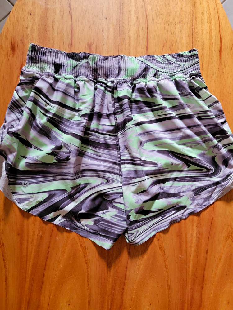 Lululemon Women’s Gray/Green/Black Abstract Shorts Elastic Waist