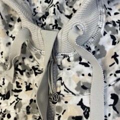 Lululemon After Asana Hoodie Not So Petite Fleur Silver Spoon Sz 4 Grey Floral