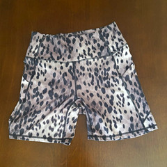 Fabletics PureLuxe Women’s Biker Shorts Leopard Animal Print Gray/Black Stretch