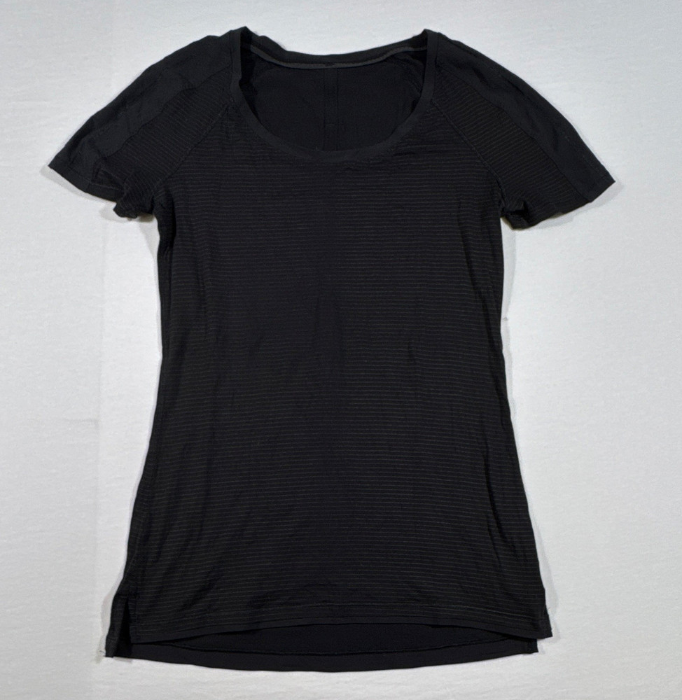 lululemon Women’s Black/Gray Striped Scoop Neck Stretch Tee 15 PTP Size Small