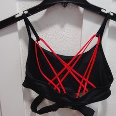 Forever 21 Women’s Black/Red Strappy Crossback Sports Bra Size M Wireless