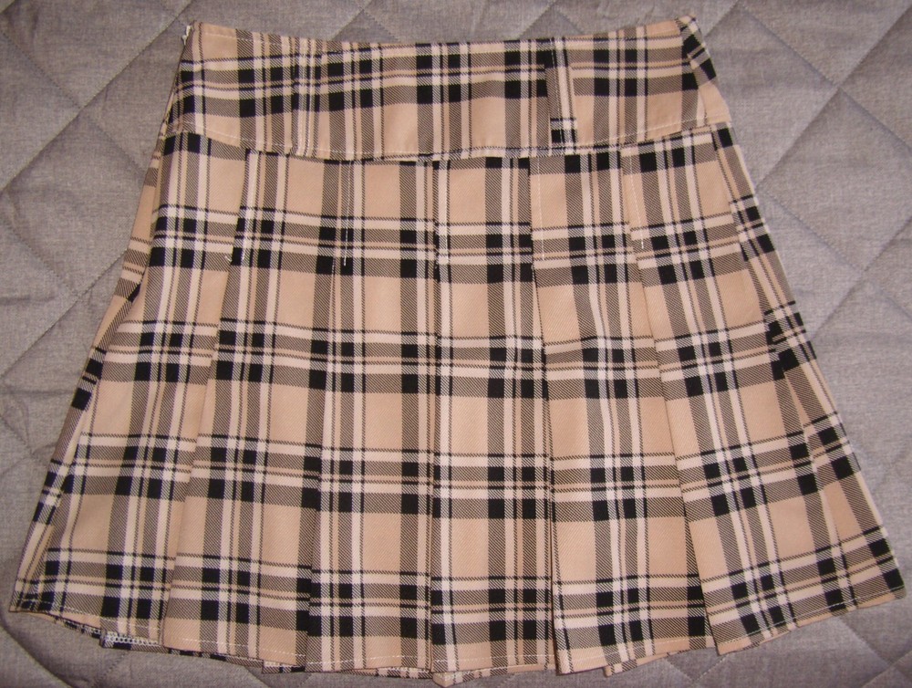 SHEIN: Women’s Beige and Black Plaid Pleated Mini Skirt, Size 6