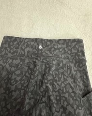 Lululemon Women’s Gray/Black Animal Print Biker Shorts Activewear Size 6
