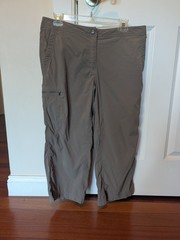 LL Bean Comfort Trail Capri Cargo Pants 12 Taupe Stretch UPF Gorpcore Activewear