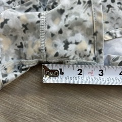 Lululemon Size 2 Low Rise Speed Up 2.5” Short Not So Petite Fleur Silver Stretch