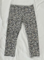 Lululemon Crop Leggings Size 4 Waist Pocket Fleur Silver Spoon Gym Workout