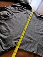 Layer 8 Women’s Gray Long Sleeve Activewear Top Thumb Holes Sz Small