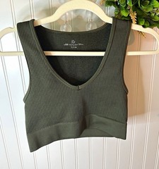 OFFLINE by Aerie Ribbed V-Neck Wireless Sports Bra Green Size S