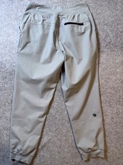 Mountain Hardwear Women’s Gray Jogger Pants Medium Athleisure Travel Hiking