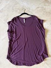 Athleta Women’s Maroon Short / Cap Sleeve Shirt Size L