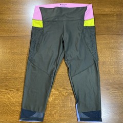 POKÉMON CENTER Colorblock Pikachu Graphic Leggings Cropped Athleisure Sz 2XL