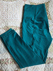 Athleta Salutation Stash 7/8 Leggings – Teal Size M