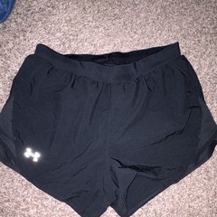 Under Armour HeatGear Women’s Black Athletic Shorts Mesh Polyester Loose SM