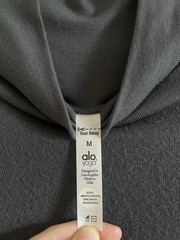 NWT Alo Yoga Embrace Long Sleeve Turtleneck Top Solid Dark Gray Women’s M W3496R