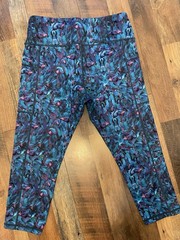 CVG (Constantly Varied Gear) Flamingo Print Capri Leggings – Size X-Large