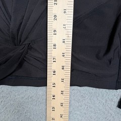 Athleta Black Twist Front Long Sleeve Activewear Top Crew Neck Small RN 54023