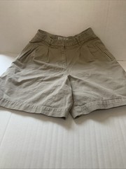 Women’s Size8 Khaki Shorts. Jones Wear Cotton, Machine Wash ,3 Pockets