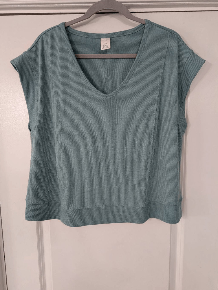 Livi Active Ribbed Active wear Tank Top women’s 14/16 sea foam green cap sleeve