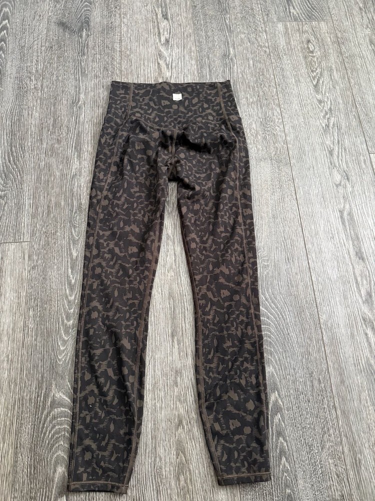 Vuori Studio Pocket Legging in Brown/Black Animal Print